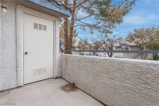 Building Photo - 3060 Tarpon