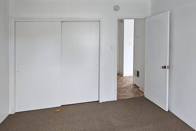 Building Photo - One Bedroom Apartment For Rent Near CU