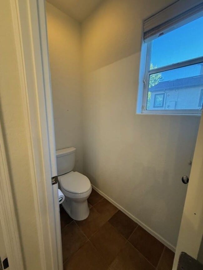 Building Photo - Reduced!!!  Beautiful 2-bedroom 2 Bath with Den in Mountain Gate Contact Property Pros