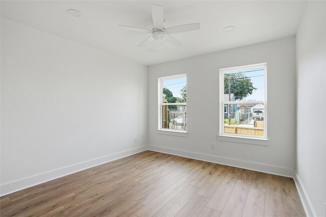 Building Photo - 532 N Super St