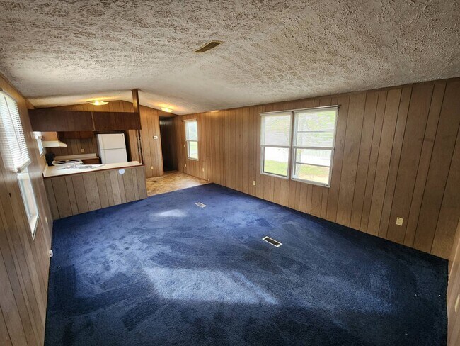 Building Photo - 491 Chapman Rd