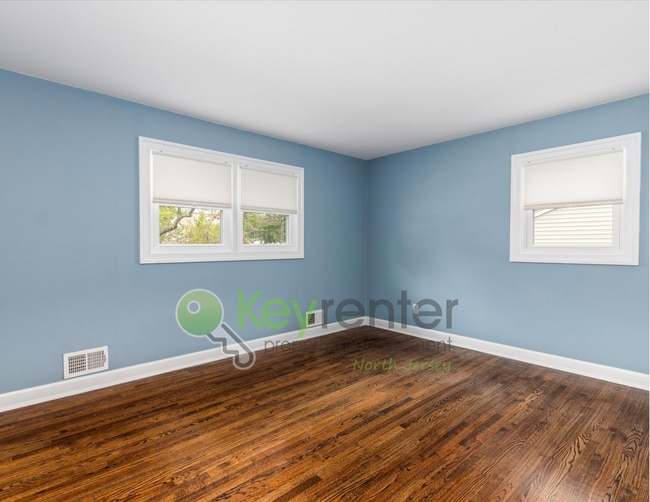 Building Photo - Charming Clifton Cape on a Tree-Lined Stre...