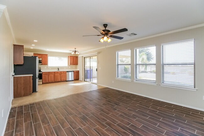 Building Photo - 2634 S Southwind Dr