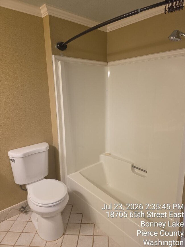 Building Photo - Bonney Lake - Lake Jane HOA - 3 bedroom 2 bathroom rambler home for rent -EV charger, Available NOW!