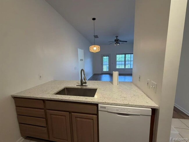 Building Photo - 2710 S Knightsbridge Cir