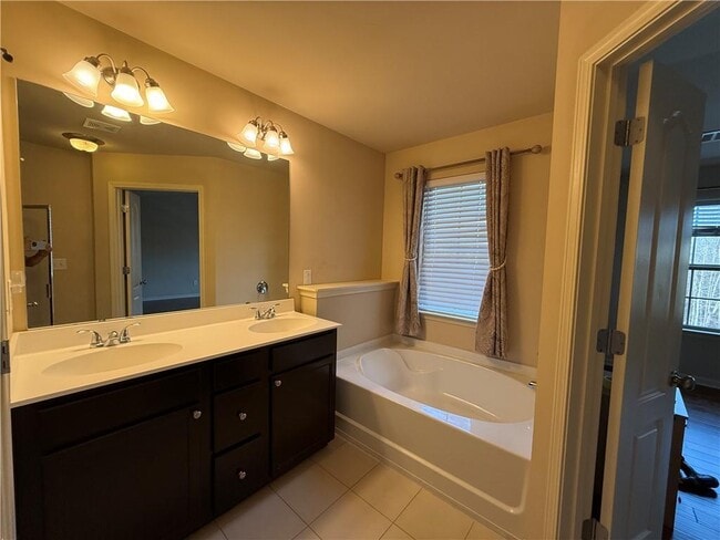 Building Photo - 3619 Brockenhurst Dr