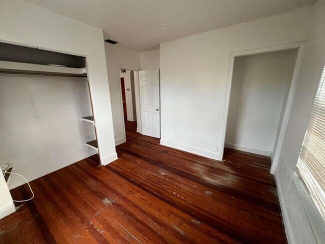 Building Photo - 708 NE 4th St