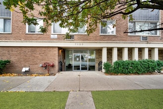 Building Photo - 7120 N Sheridan Rd