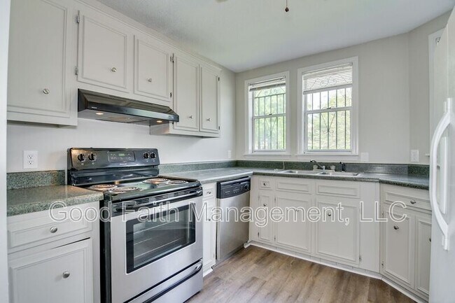 Building Photo - 304 Greene St