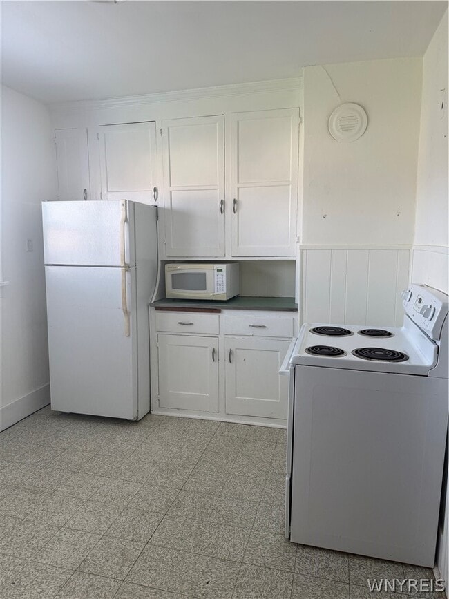 Building Photo - 125 Eiseman Ave