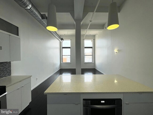 Building Photo - 726 Market St