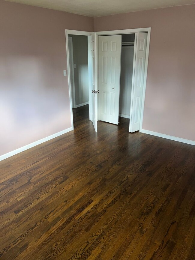 Building Photo - 3 Bed / 1 Bath Single-Family Home – Richland School District