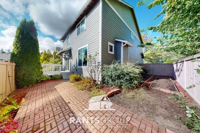 Building Photo - Stunning 4-Bedroom, 2.5 Bathroom Home on a...