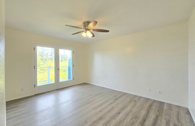 Building Photo - 2 Bedroom Home with Sound, Island and Ferr...