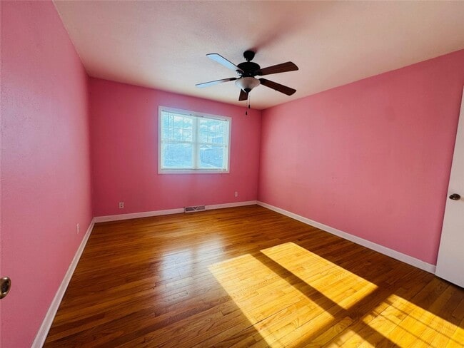 Building Photo - 2405-2405 Jenkins St