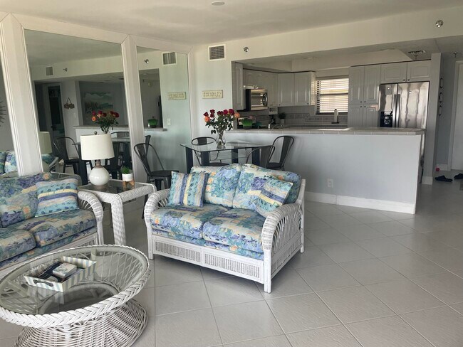 Building Photo - 801 S Ocean Dr