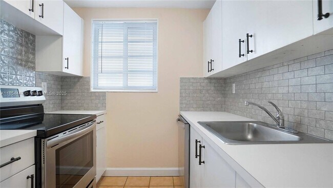 Building Photo - 540 15th St