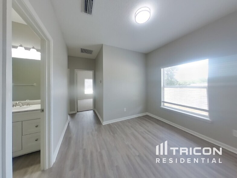Building Photo - 96313 Piedmont Dr