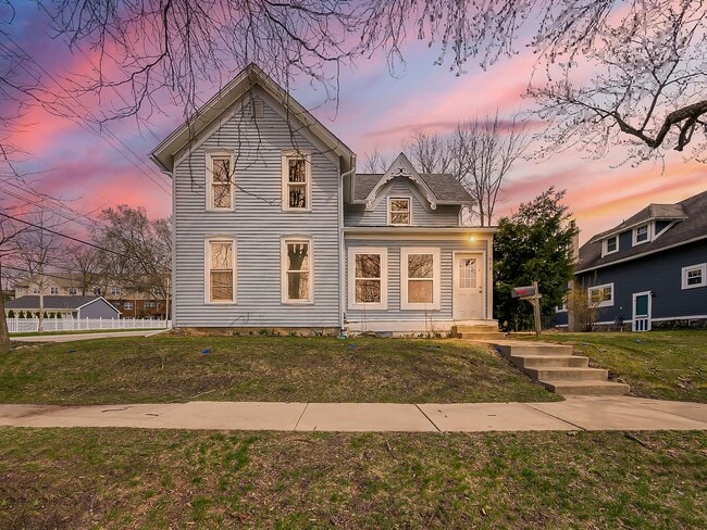 Primary Photo - Welcome to this beautiful 1 bedroom, 1 bat...