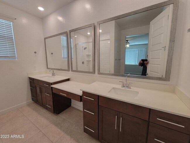 Building Photo - 9825 E Talon Ave