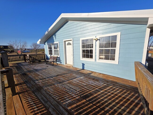 Building Photo - 405 Blue Water Blvd