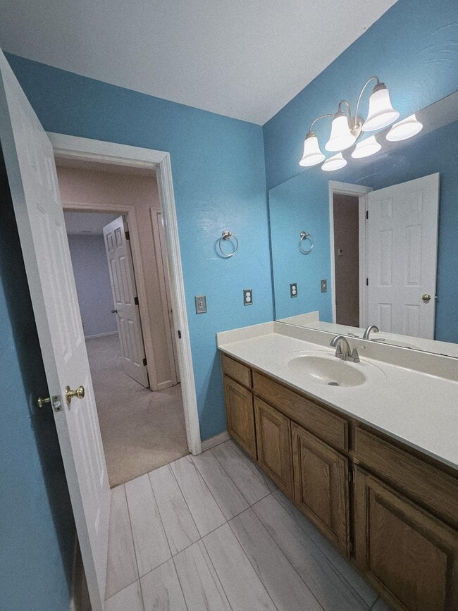 Building Photo - 208 E Bend Ct