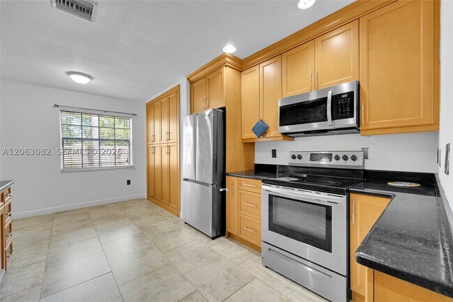 Building Photo - 5520 NW 49th Ave