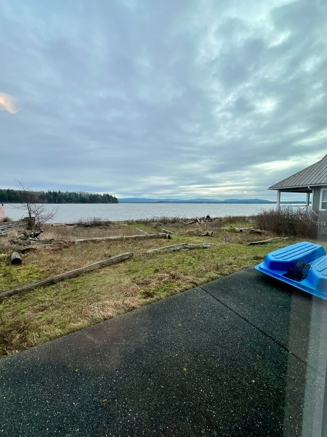 Building Photo - Waterfront 2 Bedroom Home in Ferndale!