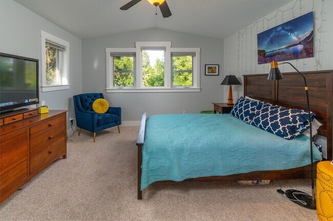 Building Photo - Beautiful Craftsman Style Home in Northwes...