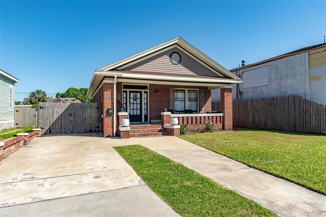 Building Photo - 4508 Avenue O 1/2