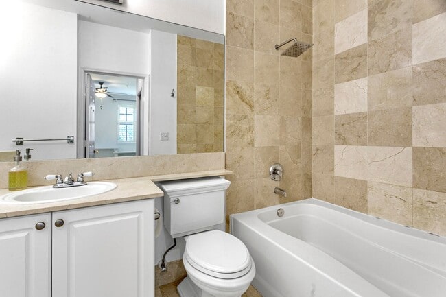 Building Photo - 691 Hibiscus St