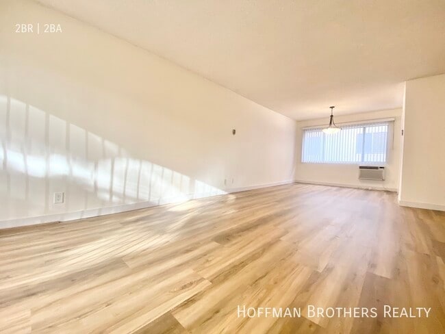 Building Photo - 11924 Montana Ave Los Angeles, CA 90049