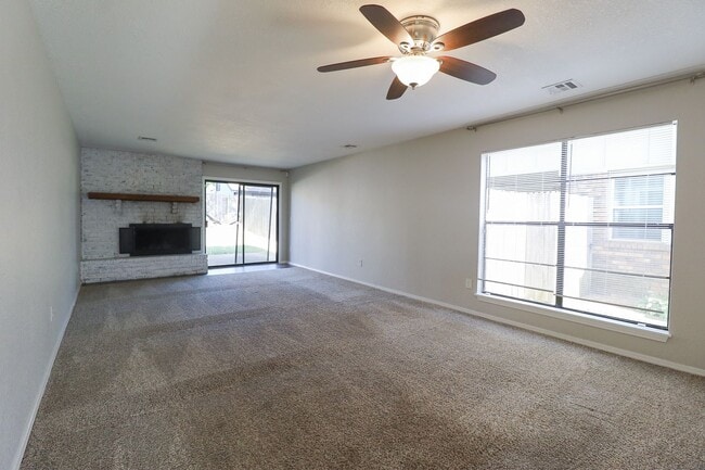 Building Photo - This Beautiful Home by Hunter Park is Wait...