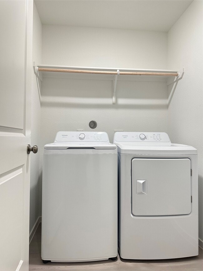 Building Photo - 229 Douglas Hls Dr