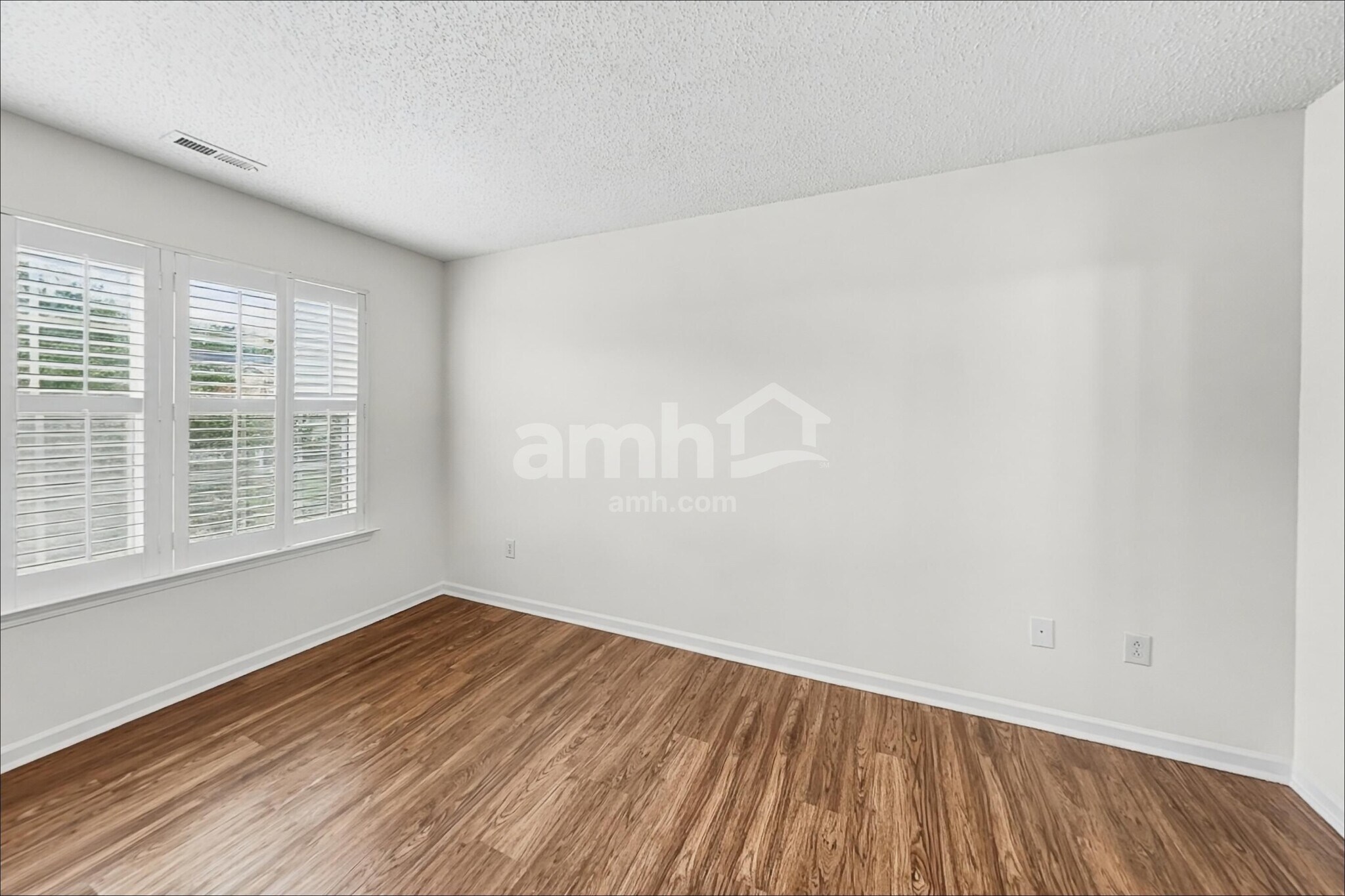Building Photo - 4015 Shadow Pines Cir