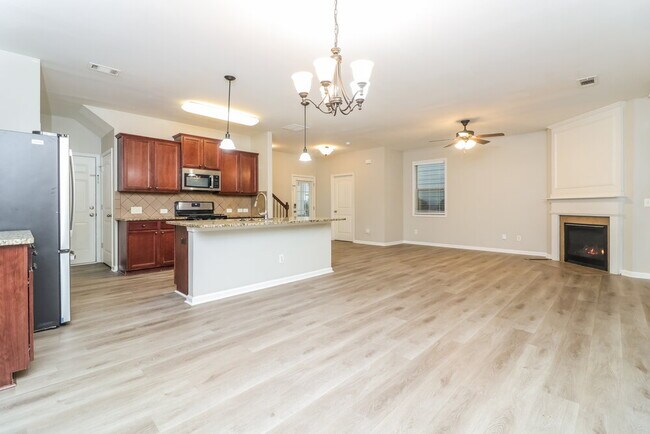 Building Photo - 275 Shaw Dr