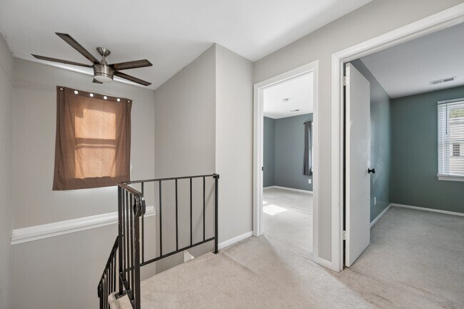 Building Photo - 1615 Colonial Way