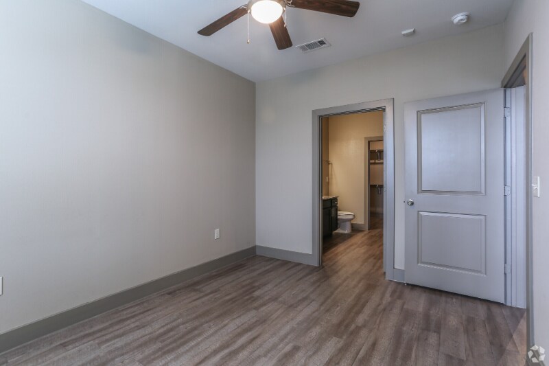 Building Photo - 6520 Jamail Dr