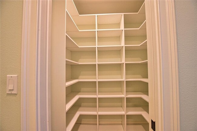 Building Photo - 830 The Esplanade N