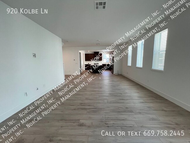 Building Photo - 920 Kolbe Ln
