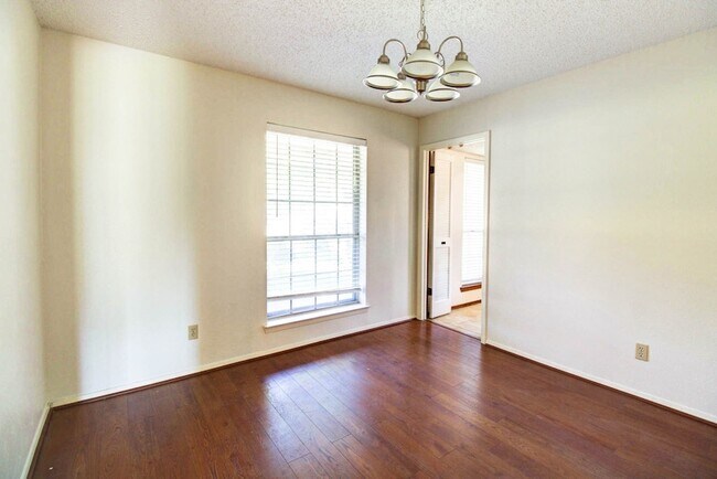 Building Photo - 758 Brighton Ln