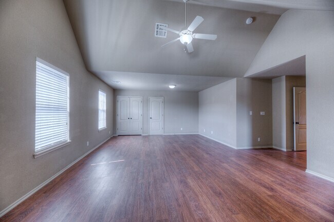 Building Photo - 1317 W Dover St