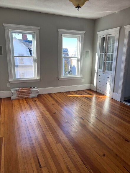 Building Photo - 15 Clarence St