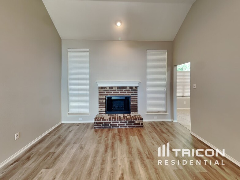 Building Photo - 88 Post Oak Dr