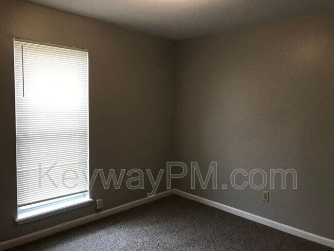 Building Photo - 3443 Linderwood Dr