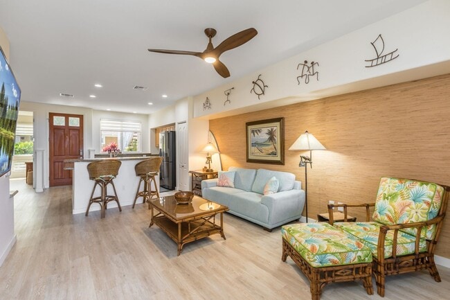 Building Photo - Furnished 2 Bedroom Condo in Town!