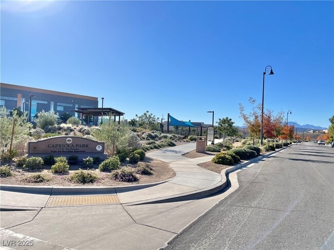 Building Photo - 2117 Thames View St