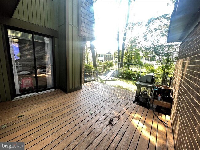 Building Photo - 9437 Hickory View Pl