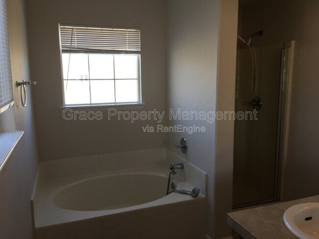 Building Photo - 574 W 91st Dr