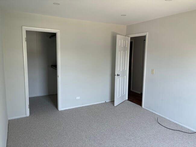 Building Photo - 576 Greystone Ln